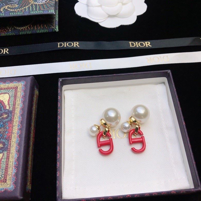 chr1st1an D10r earrings